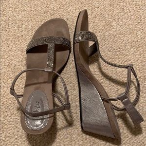 Style & Co Sz11 pewter wedge heels
